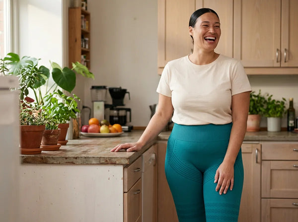 A woman at home in her Leonie & Co 3D compression leggings
