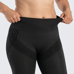 The legging seen from behind, ankle to waistband
